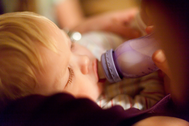 introducing newborn to bottle